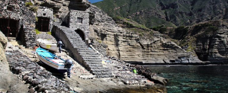 Isole Eolie in barca a vela: le 3 cale da non perdere!